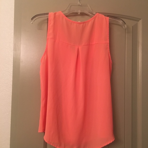 Peach Sleeveless V-Neck Blouse - Picture 4 of 4